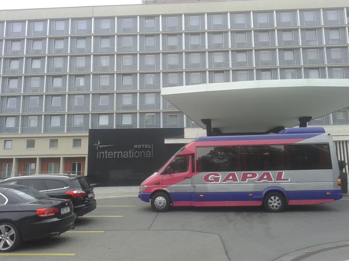 Mercedes Sprinter Gapal Tour pripravený na objednanú prepravu